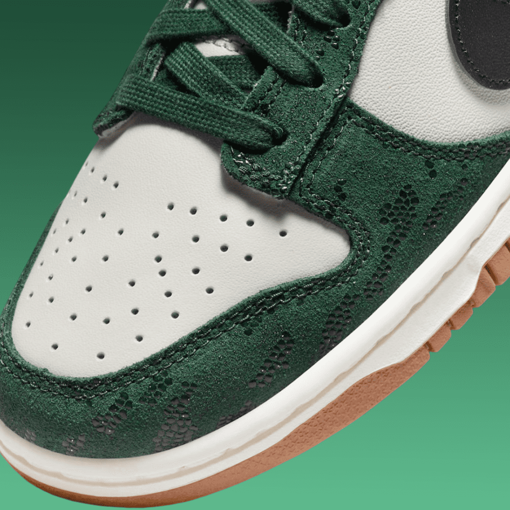 Nike Dunk Low "Green Snake"