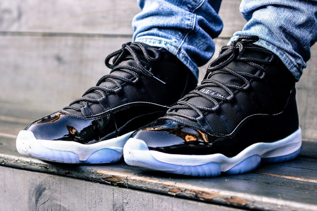 How do jordan 11 space jams fit best sale